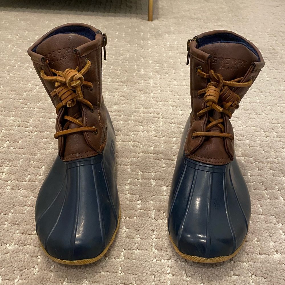 Sperry Waterproof Rubber Boot. Lined Navy/Brn Girls Size 4